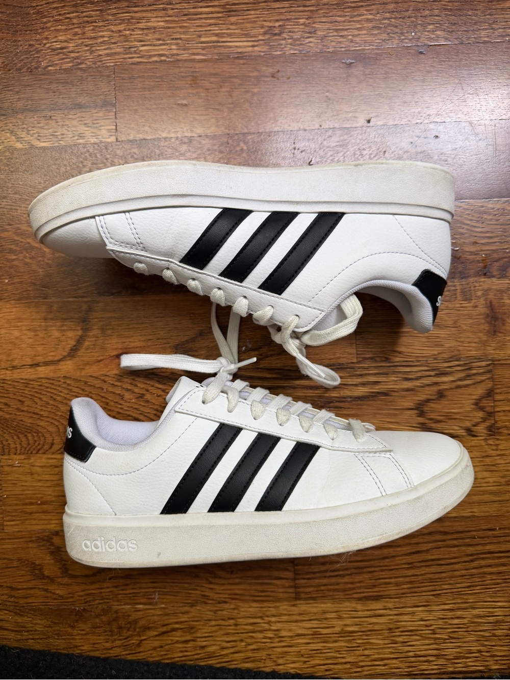 ADIDAS | Grand Court 2.0 Sneakers Classic White w Black Stripes - Size 6.5